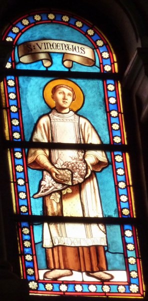 사라고사의 성 빈첸시오_photo by Reinhardhauke_in the Church of Saint-Clodoald in Saint-Cloud_France.jpg